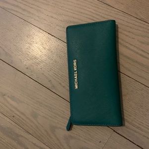 Two-toned Michael Kors wallet